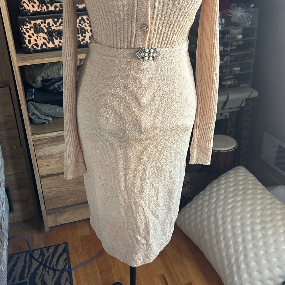 Vintage Howard Lawrence Elegant Cream Knit Skirt Set - Picture 2 of 11